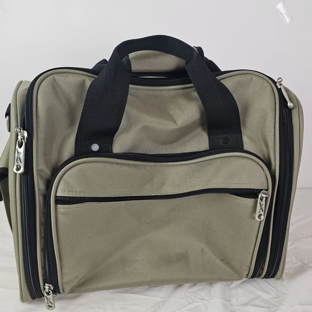 Travelsmith Beige Black Rolling Personal Luggage Carry-on Bag Duffel Zip Pockets